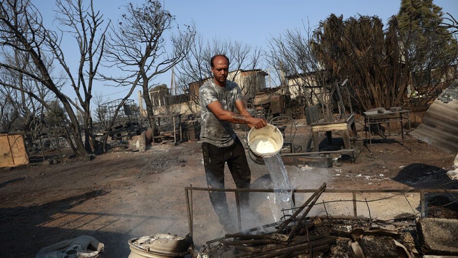 Ανείπωτη η καταστροφή στη Μάνδρα μετά τη χθεσινή φωτιά – Οδοιπορικό στα καμένα σε 20 φωτογραφίες
