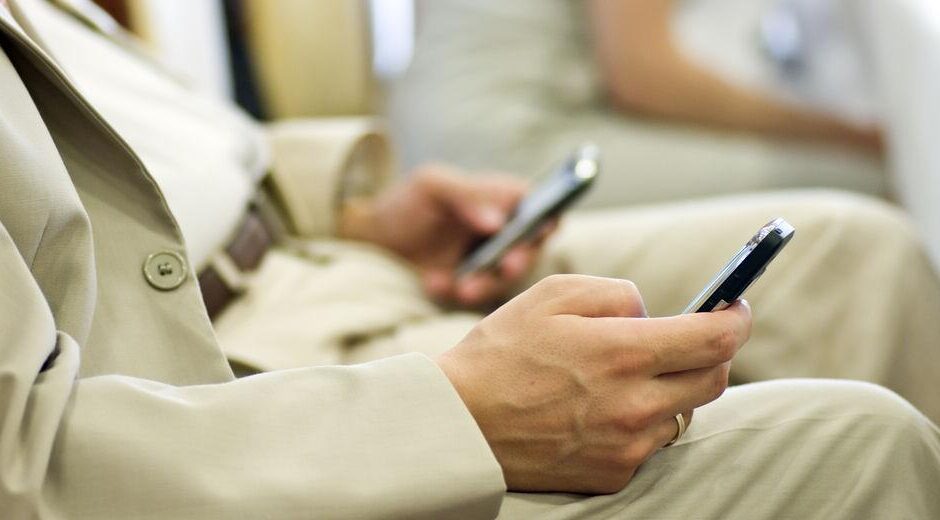 Προωθούν ρήτρα αναπροσαρμογής και στις τηλεπικοινωνίες