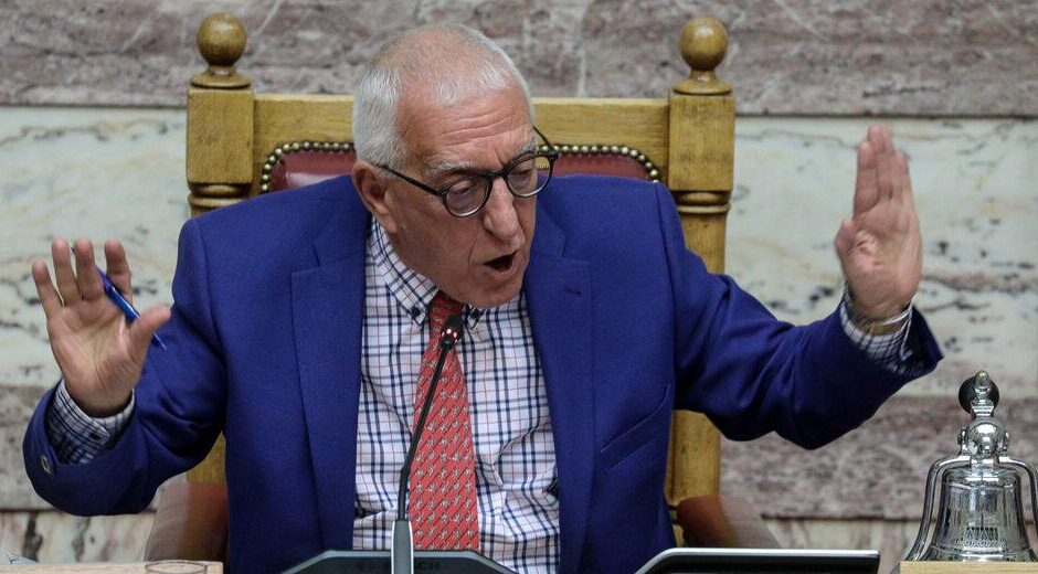 Αιχμές από Κακλαμάνη: Ήθελα να γνωρίζω τον λόγο της αντικατάστασης