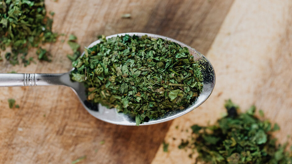 ΓΙΑΤΙ ΝΑ ΒΑΖΕΙΣ ΠΕΡΙΣΣΟΤΕΡΗ ΡΙΓΑΝΗ ΣΤΟ ΦΑΓΗΤΟ ΣΟΥ