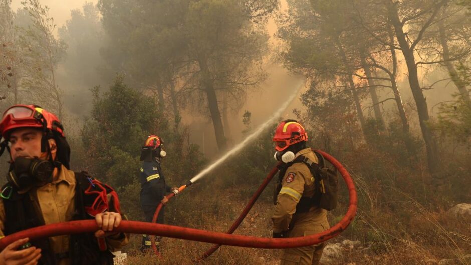 Αξύριστοι πολιτικοί, ξυρισμένοι πυροσβέστες