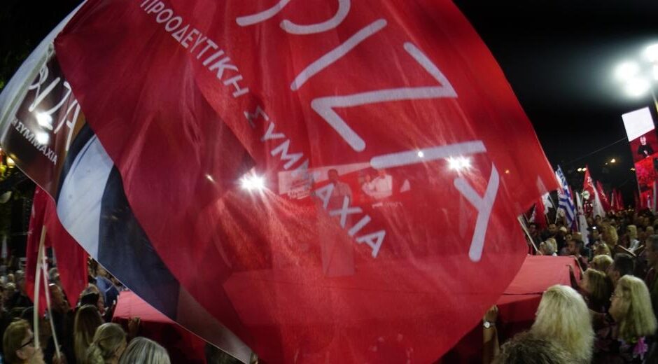 Αυτοί συζητούν, οι άλλοι καραδοκούν