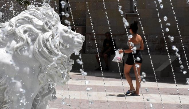 Οι 15 πρακτικές συμβουλές για να προστατευτούμε από τις υψηλές θερμοκρασίες