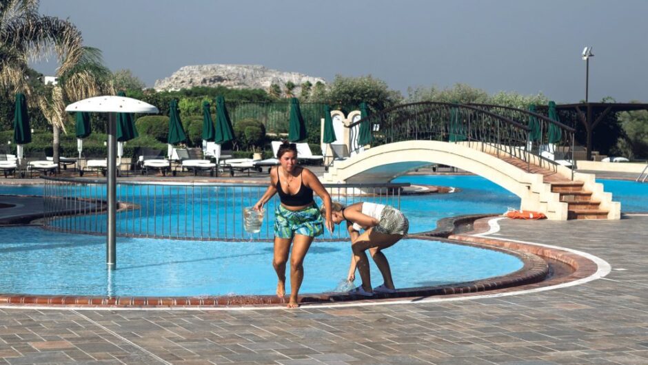 Η Ελλάδα ακρίβυνε και χάνει έσοδα από τον τουρισμό