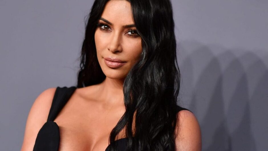 30 Celebrities Regretted Their Red Carpet Choices
