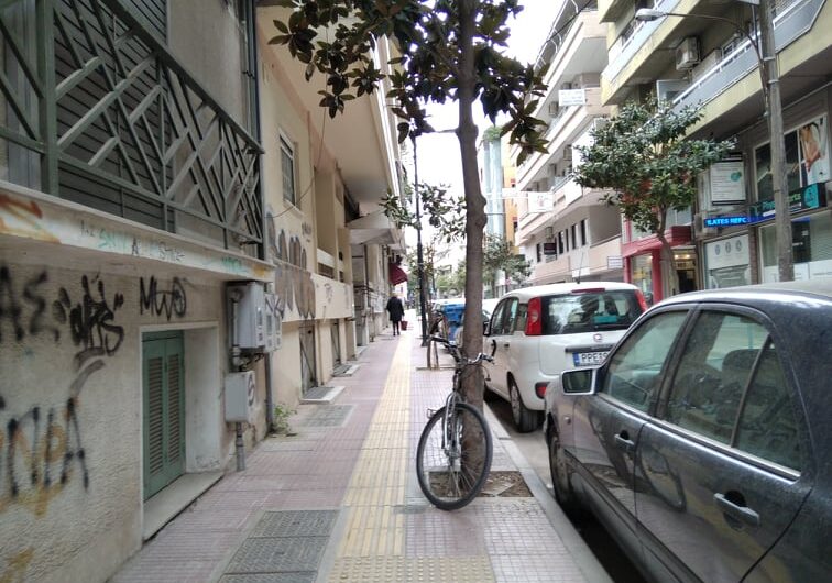 Το ΤΕΕ/ΤΚΔΘ για το σχέδιο στάθμευσης του Δήμου Λαρισαίων: Στη σωστή κατεύθυνση – έλλειμα θέσεων – ανάγκη εξειδίκευσης