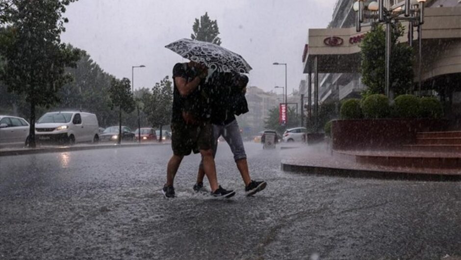 Στα δύο η χώρα: από τη μια 40άρια, από την άλλη χαλάζι και κατολισθήσεις