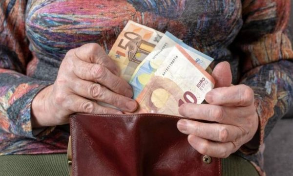 «Όχι» από το ΣτΕ στην προσφυγή των συνταξιούχων του ΕΦΚΑ για τα αναδρομικά