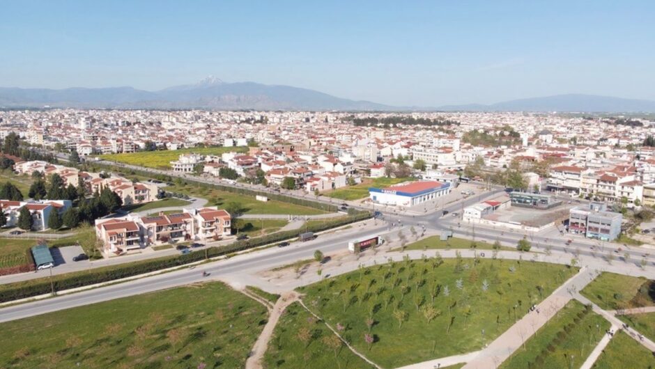 Η τραγελαφική περιγραφή για τα δεινά που βιώνουν Λαρισαίοι στην καθημερινότητά τους: «Φιλιά στο δήμο, αν φύγουμε εξωτερικό να μας στέλνετε καρτ ποστάλ από την εξωτική αυτή πόλη»