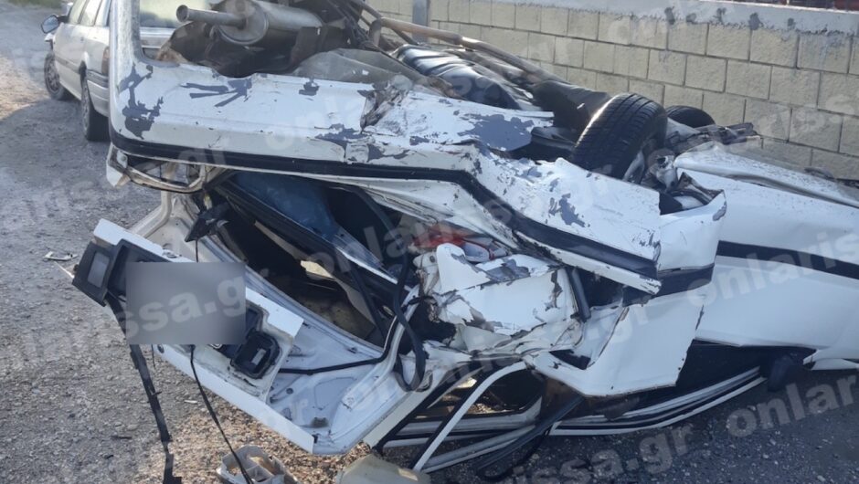 Λάρισα: Αδιανόητο τροχαίο – Αυτοκίνητο προσέκρουσε με δύναμη σε σταθμευμένο ΙΧ, το αναποδογύρισε και το παρέσυρε 20 μέτρα (φωτο)  