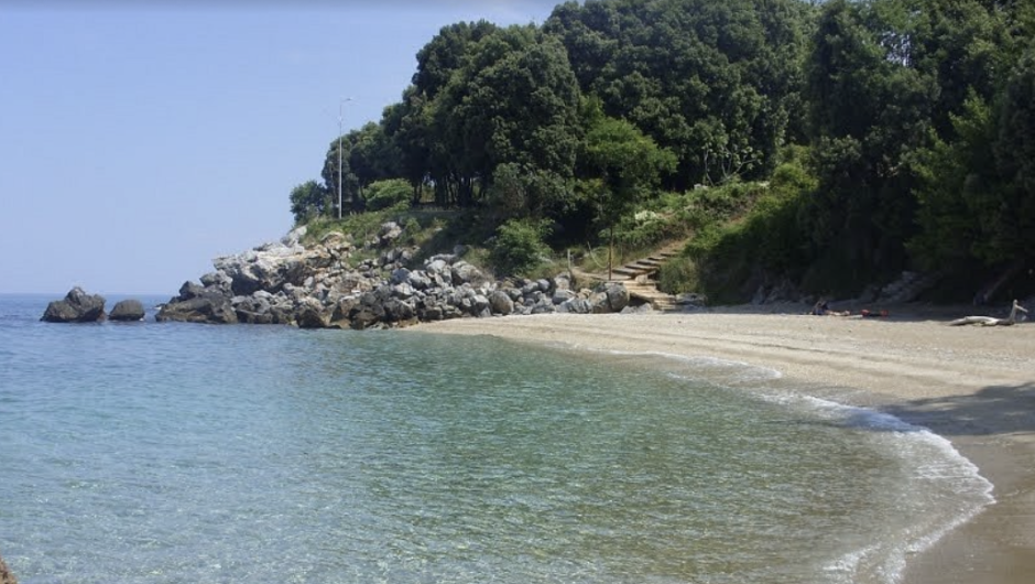 Παράλια Λάρισας: Το παράνομο κάμπινγκ τους οδήγησε σε εισαγγελέα και αστυνομία –  Οι έντονες διαμαρτυρίες γι’ αυτές τις δύο παραλίες