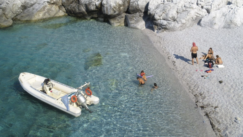 Συναρπάζουν τα θαλάσσια σπήλαια που λίγοι γνωρίζουν – Εκεί που πιάνονται χέρι χέρι Λάρισα με Μαγνησία (φωτο)