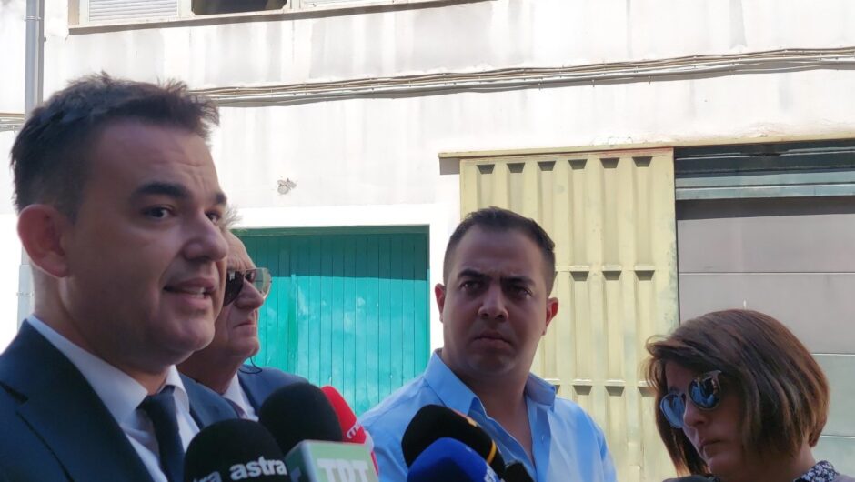Λάρισα / Έσερνε την 43χρονη από τα μαλλιά για να την πετάξει από το μπαλκόνι (βίντεο)