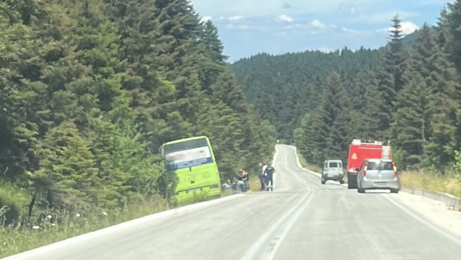 Λεωφορείο ξέφυγε της πορείας του στα λιβάδια του Περτουλίου