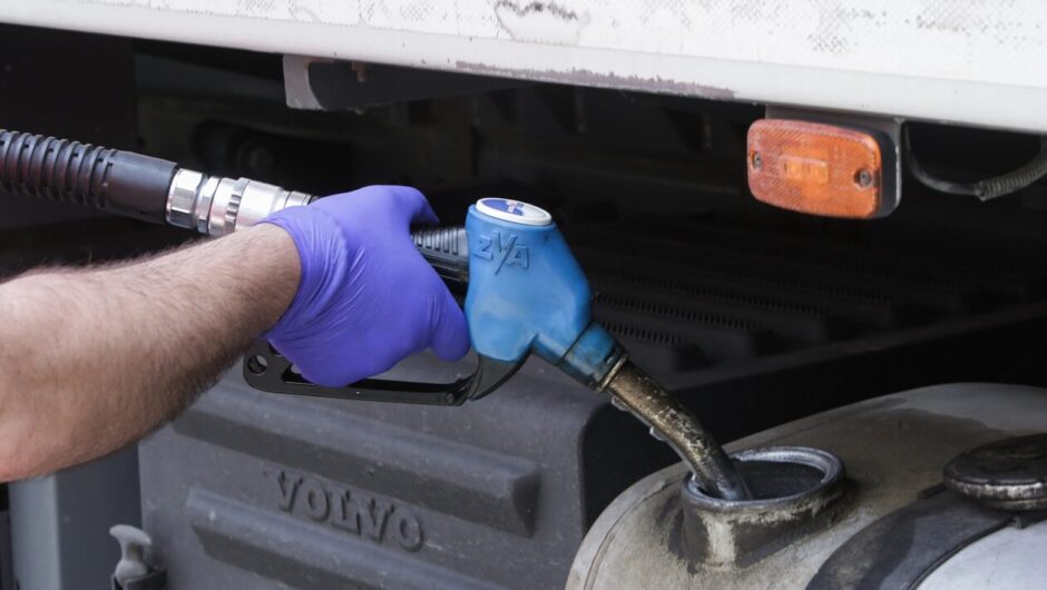 Βενζίνη: Φόβοι ότι θα εκτιναχθεί πάνω από τα 2 ευρώ η τιμή της – Πόσο κοστίζει στα νησιά