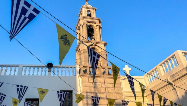 Δεκαπενταύγουστος: Πώς γιορτάζει η Ελλάδα το «Πάσχα του καλοκαιριού»
