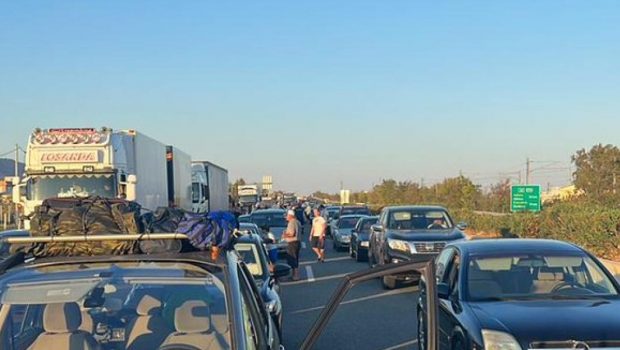 Πυρ ομαδόν στην κυβέρνηση για εθνική οδό και Νέα Φιλαδέλφεια – «Πλήρης αποτυχία» του «επιτελικού κράτους»