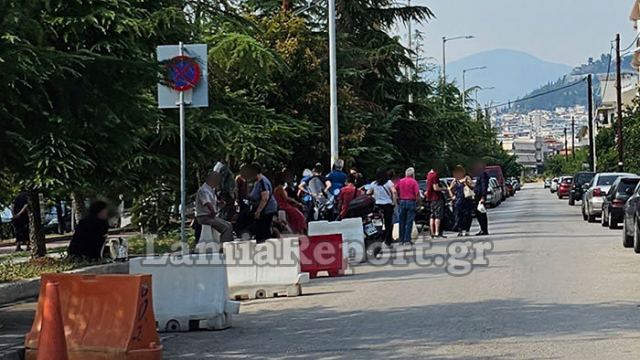 Λαμία: Μεγάλες ουρές για αλλαγή ταυτότητας