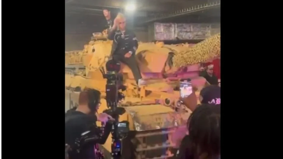 Μποξέρ πήγε στο ρινγκ με τανκ – Απίστευτη εμφάνιση