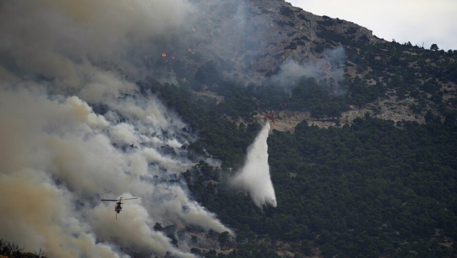 Ανεξέλεγκτη η φωτιά στην Πάρνηθα: Καίει τον Εθνικό Δρυμό – Εστίες σε Καραούλι και Μετόχι (Photos)