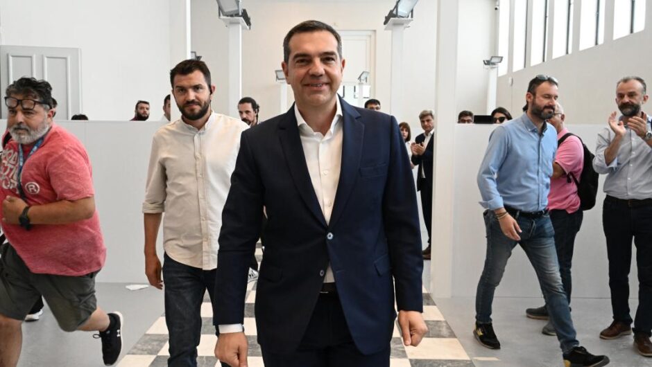Ο Τσίπρας και το δαχτυλίδι