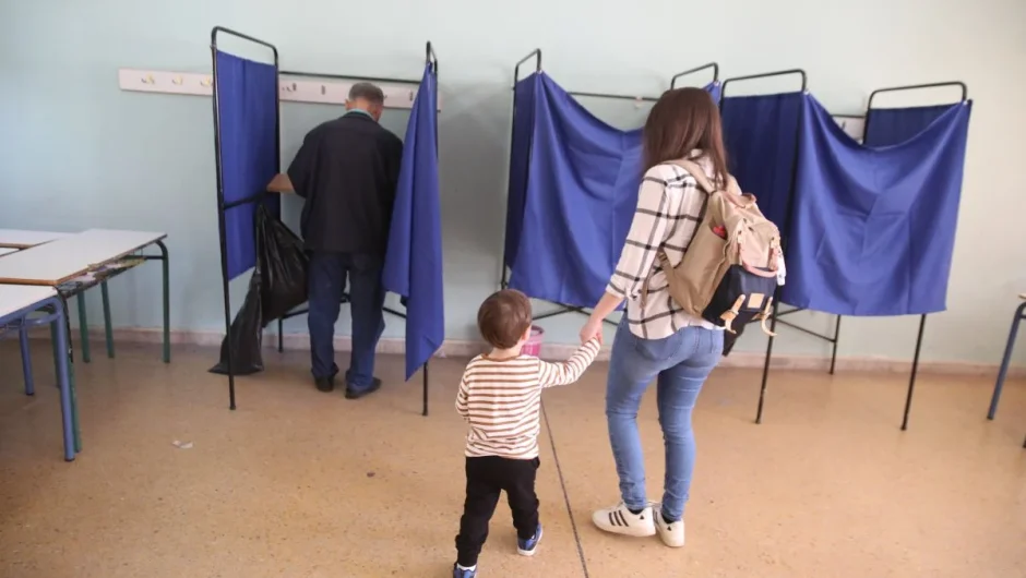 Θα σηκωθούν οι ψηφοφόροι του ΣΥΡΙΖΑ από τον καναπέ; Σε τρεις Κυριακές η εκλογή αρχηγού