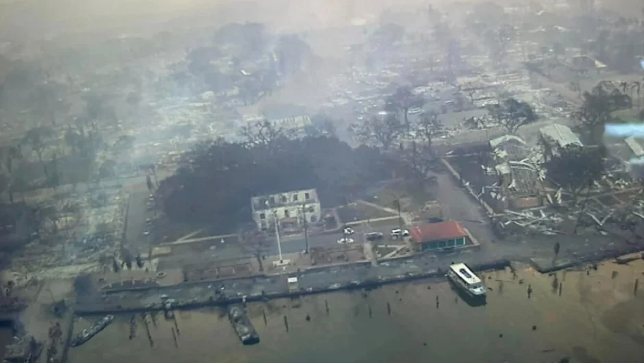 Εικόνες αποκάλυψης στη Χαβάη: 36 νεκροί – «Βουτούν στη θάλασσα για να σωθούν»