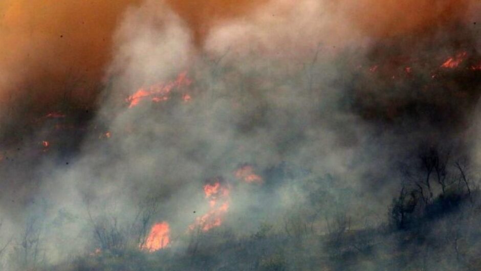 Φωτιά στην Αλεξανδρούπολη / Μεταφορά πυρομαχικών από αποθήκες στρατοπέδων – Συνεχείς οι εκκενώσεις οικισμών