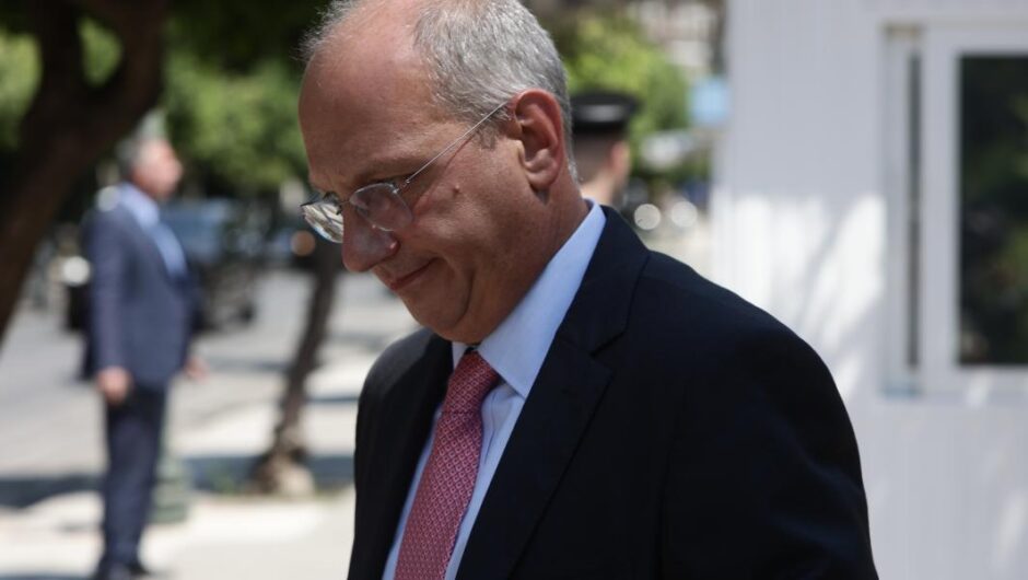 ΝΔ / Παγωμάρα για τους κυβερνητικούς Κλουζώ που «έχασαν» το κονβόι των νεοναζί χούλιγκαν