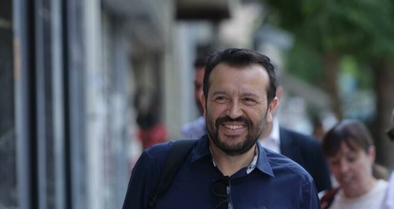 Νεοδημοκρατικός βίος και πολιτεία: Τον Νίκο Παππά τον καταδίκασαν γιατί έφερε χρήματα στο Δημόσιο, τον Χαρδαλιά τον επιβραβεύουν παρότι έθεσε σε κίνδυνο κρίσιμα θέματα