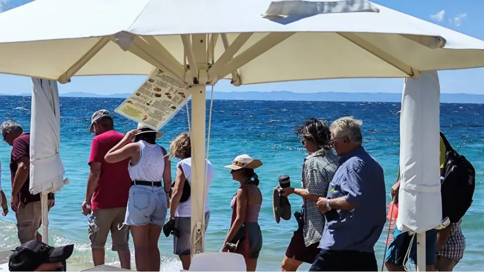 Το κίνημα για ελεύθερες παραλίες γιγαντώνεται και μετρά καθημερινά νίκες