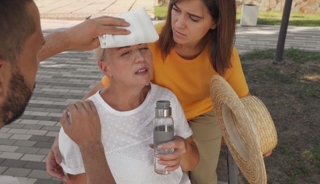 Θερμοπληξία: Πώς θα αναγνωρίσουμε τα συμπτώματα, πώς θα την αντιμετωπίσουμε