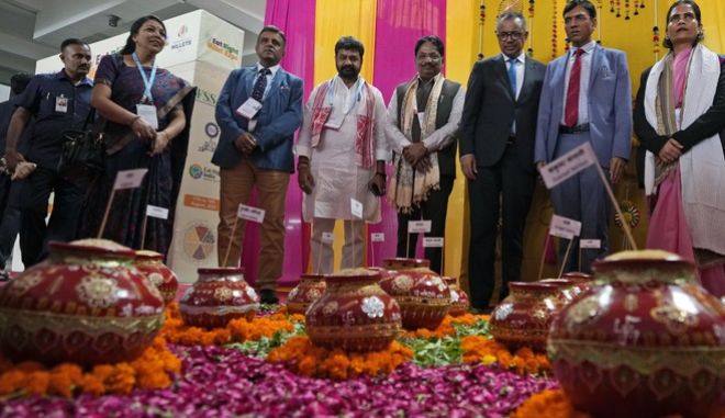 ΠΟΥ: Αντιδράσεις για τη στήριξή του στην Παραδοσιακή Ιατρική – “Προωθεί την ψευδοεπιστήμη”