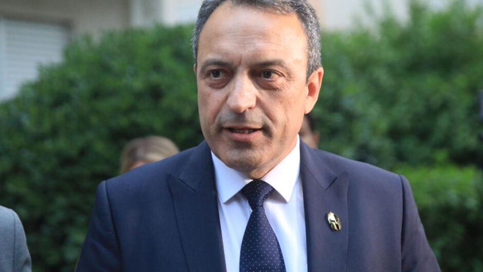 Ακροδεξιά / Σπαρτιάτες σε κρίση, φίδια σε αναμονή