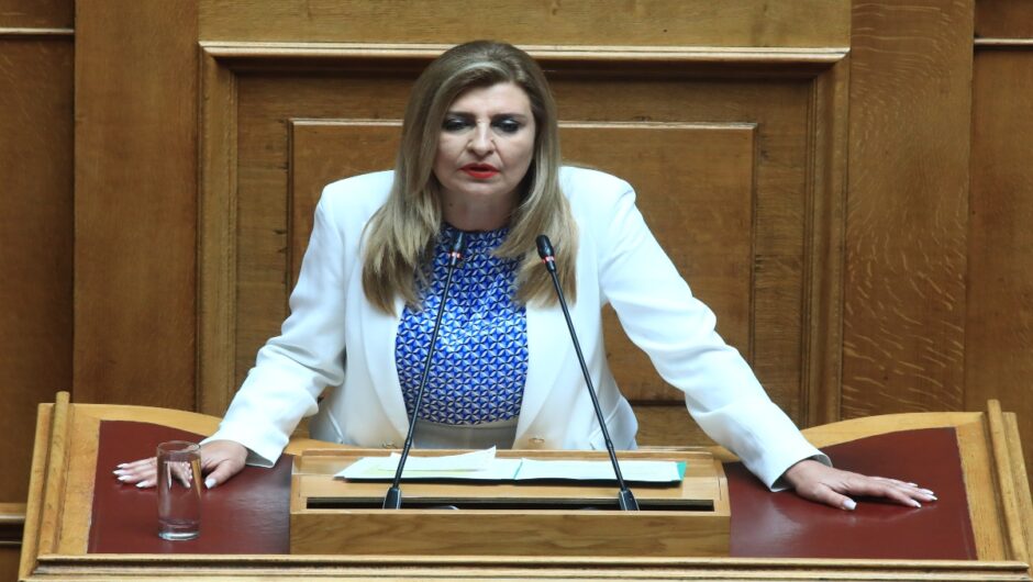 Ε. Λιακούλη στη Βουλή: «Μας πνίξατε στα ψέματα και στις αντιφάσεις σας»