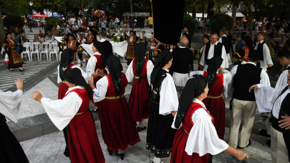 Η «καρδιά» της χορευτικής μουσικής παράδοσης χτυπά στη Λάρισα (φωτ. & βίντεο)
