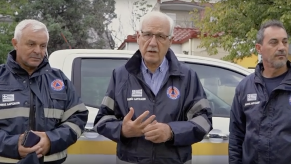 Απ. Καλογιάννης: Ολονύχτια προσπάθεια στον Άγιο Γεώργιο – Επιχείρηση απεγκλωβισμού 15 πολιτών στο Κάστρο – Παρακολουθούμε τον Πηνειό (φωτ. & βίντεο)