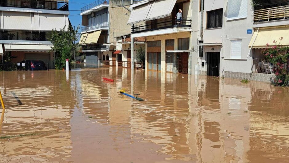 Λάρισα: Απέραντη λίμνη έγινε περιοχή στη συνοικία Ν. Σμύρνη (φωτ.)