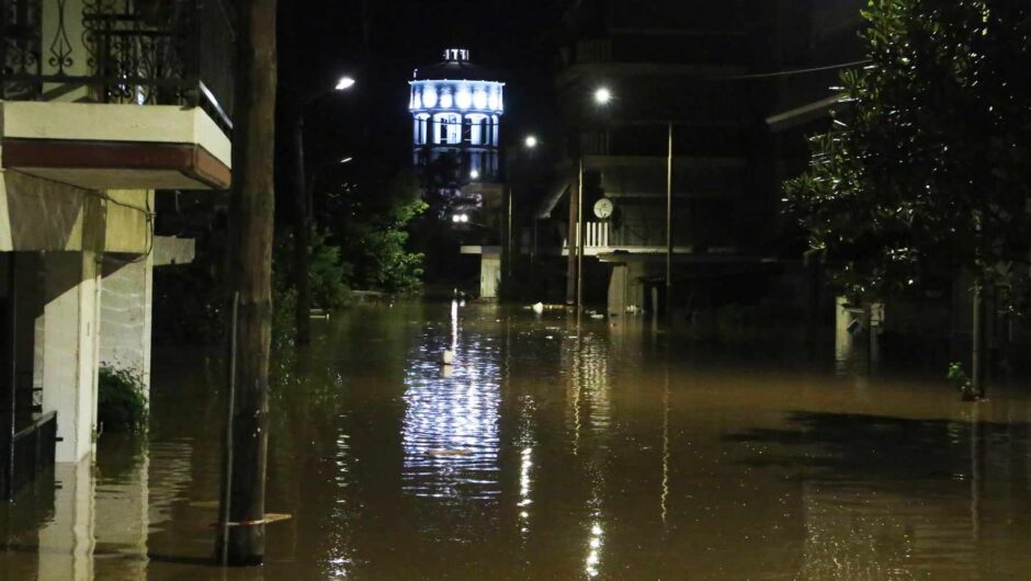 VIDEO – Συγκλονίζουν οι διασώστες στη Λάρισα – “Μάχη” όλο το βράδυ