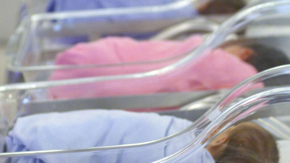 Παράνομες υιοθεσίες στα Χανιά: Συγκλονίζει 39χρονη – «Έκανα επτά εξωσωματικές και παιδί δεν έχω»