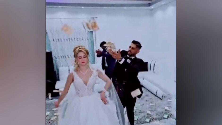 Απίστευτο βίντεο από γάμο Ρομά στον Τύρναβο: Νύφη χορεύει πάνω σε… χιλιάδες ευρώ, ο γαμπρός την έραινε με… πενηντάρικα!