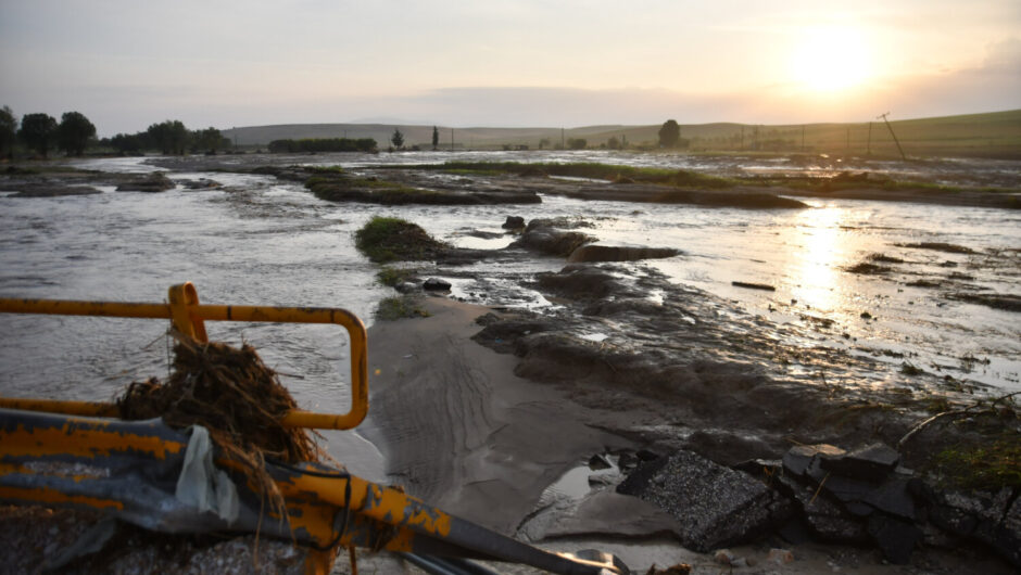 Λάρισα: Όγκοι νερού και ζημιές στην περιοχή των Νέων Καρυών – Εικόνες από το πρωί της Πέμπτης