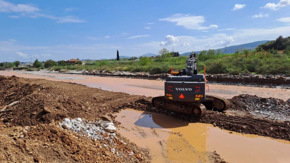 Συνεχίζονται οι επιχειρήσεις για την αποκατάσταση της κυκλοφορίας στο οδικό δίκτυο (φωτ.)