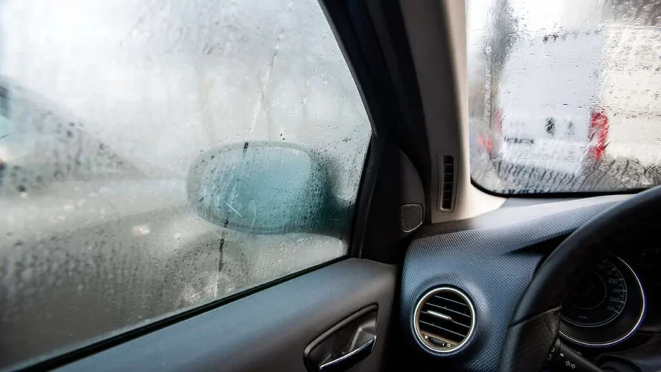 Πώς αποφεύγουμε την υγρασία και τα θολωμένα παράθυρα στο αυτοκίνητό μας