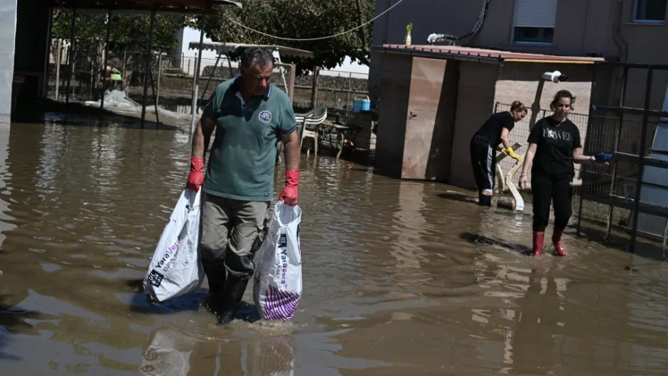Μάχη με τις λάσπες για τους κατοίκους της Θεσσαλίας