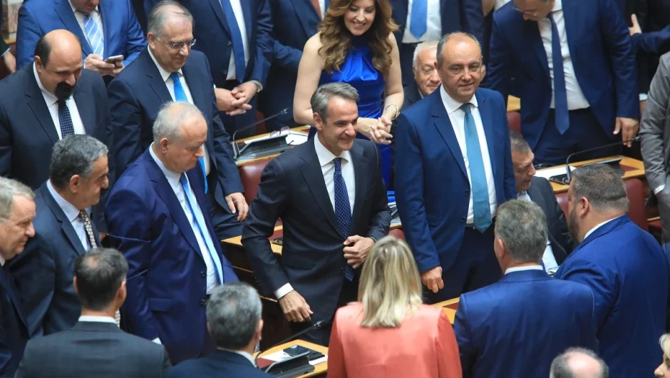 Ανταρσία στη ΝΔ για τον γάμο των ομοφύλων: Δεν περνάει από τη Βουλή – Υπουργοί απειλούν με παραίτηση