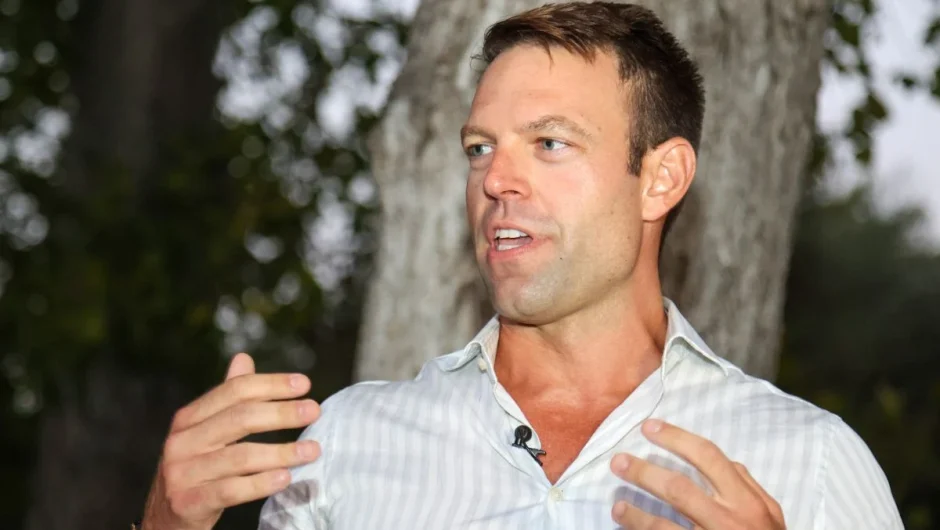 Ο Κασσελάκης, ο… Κοσκωτάς, τα «γουρούνια στο σακί» και η χαμένη τιμή της ελληνικής δημοσιογραφίας