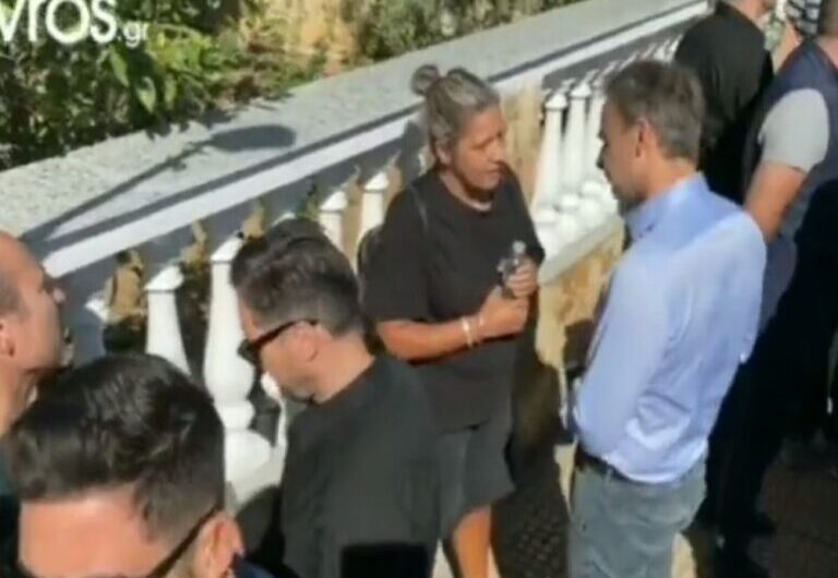 Δεν κατάλαβε από πού του ήρθε… Επικό «χαστούκι» από Εβρίτισσα στον Μητσοτάκη: «Να πάτε και στους ανθρώπους που κάηκαν τα σπίτια τους όμως…» (vid)
