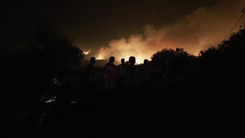 Φωτιά στον Έβρο / Μειώνεται η ένταση στο μέτωπο της Λευκίμμης – Ολονύχτια μάχη με τις φλόγες