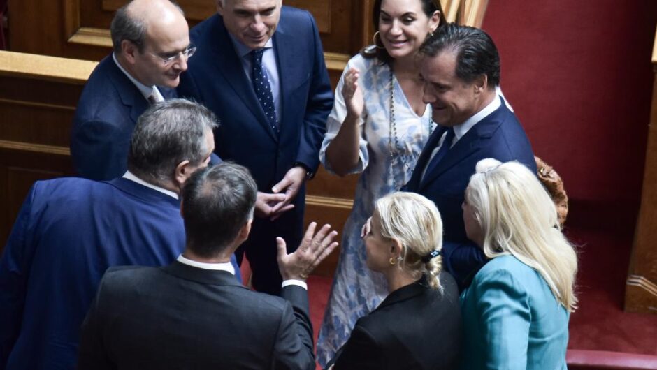 Αντεργατικό νομοσχέδιο / Μόνη της η ΝΔ ψήφισε τον νέο εργασιακό οδοστρωτήρα
